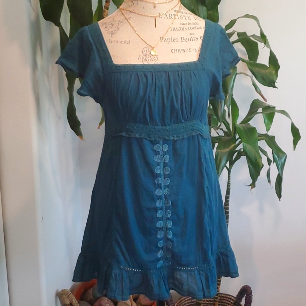 Zinc cotton embroidered top